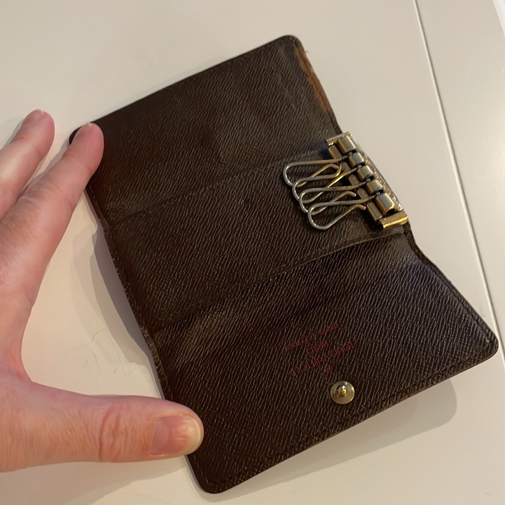 LOUIS VUITTON Damier Ebene Key Holder - Picture 4 of 13